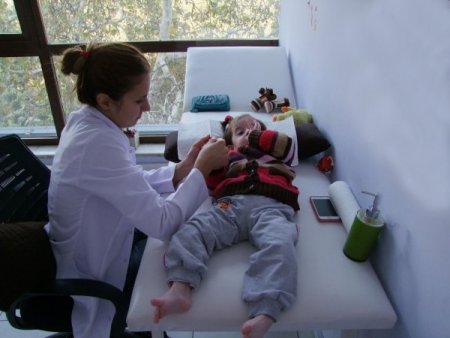 Doktorların 'yaşamaz' dediği hidrosefali hastası Öykü 2 yaşına girdi