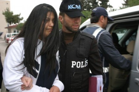 Doktoru 'hemşire' ile tehdit edip zorla senet imzalatmışlar