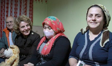 Doktorunun sürpriz ziyareti, lösemili gence moral oldu