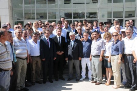 Dolandırıcılık Ve Rüşvetten Suçlanan Chp'li Özgenç’in Davasında Erteleme