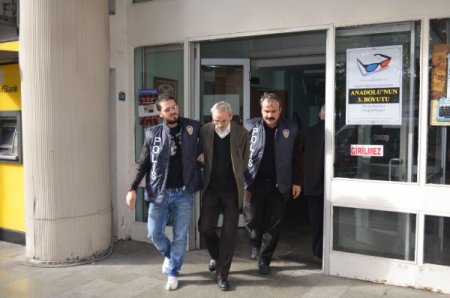 Dolandırıcının akıl hocası emekli başkomiser çıktı