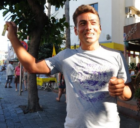 Dolandırıldığını anlayınca gülme krizi geçirdi