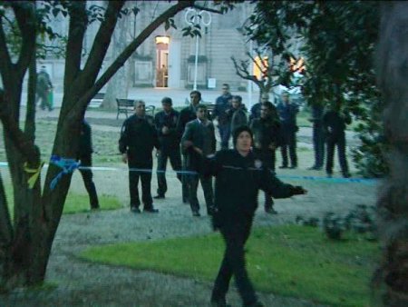 Dolmabahçe Sarayı’nda Nöbet Tutan Asker Yanlışlıkla Kendisini Vurdu