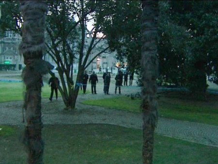 Dolmabahçe Sarayı’nda Nöbet Tutan Asker Yanlışlıkla Kendisini Vurdu