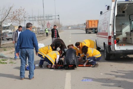 Dolmuş, Duvara Çarpıp Karşı Yöne Geçti: 1 Ölü, 9 Yaralı