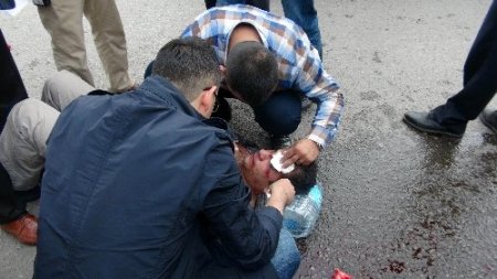 Dolmuş şoförlerinin darp ettiği sürücü yaralandı
