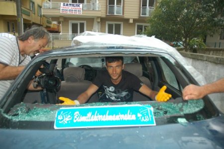 Dolu Sebebiyle Araçlar Hasar Gördü