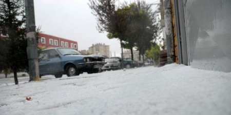 Dolu Yağışı Kayseri'yi Beyaza Bürüdü