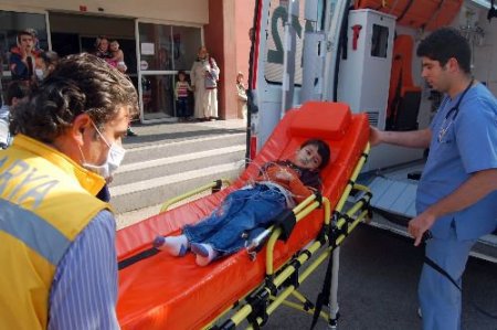 Domuz Gribi Aşısı Yapıldıktan Sonra Fenalaşan Çocuk Ambulansla Hastaneye Kaldırıldı