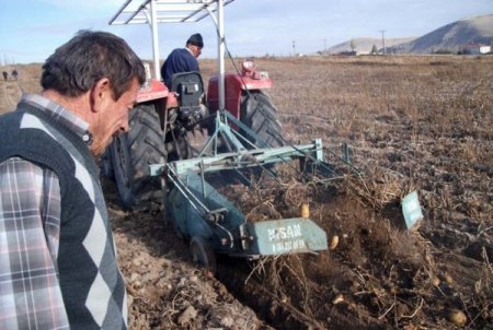 Dondan Zarar Gören Çiftçilere 1 Milyon 400 Bin Lira Yardım