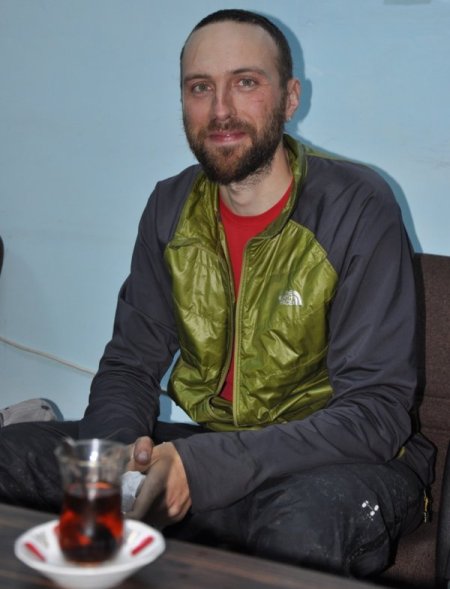 Donmak Üzere Olan Barcelonalı Turistleri Gazeteciler Kurtardı