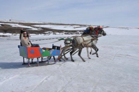 Donmuş Göl Üstünde Atlı Kızak Rallisi