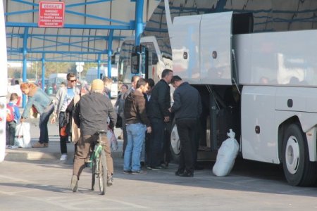 Dönüş başladı, otobüsler hem yolcu hem kurban eti taşıyor