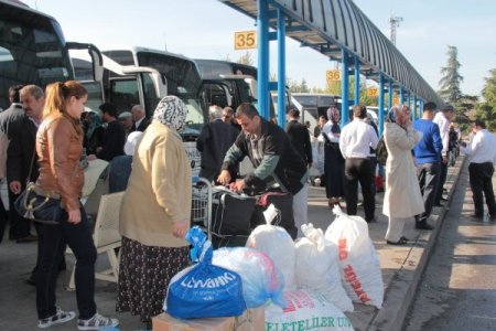 Dönüş başladı, otobüsler hem yolcu hem kurban eti taşıyor