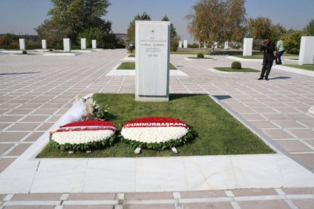 Dördüncü Cumhurbaşkanı Cemal Gürsel, mezarı başında anıldı