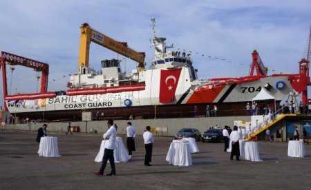 Dördüncü sahil güvenlik arama kurtarma gemisi de denize indirildi