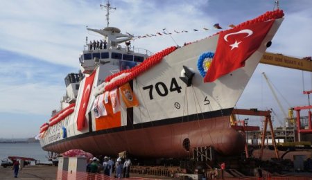 Dördüncü sahil güvenlik arama kurtarma gemisi de denize indirildi