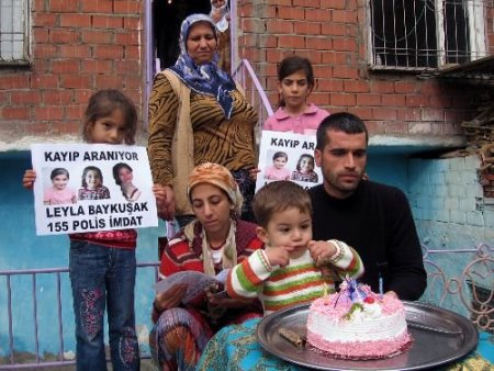 Dört Aydır Haber Alamadığı Kızının İlk Doğum Gününü Gözyaşları Arasında Kutladı