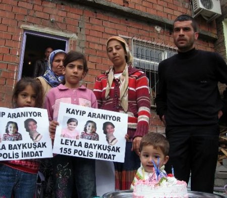 Dört Aydır Haber Alamadığı Kızının İlk Doğum Gününü Gözyaşları Arasında Kutladı