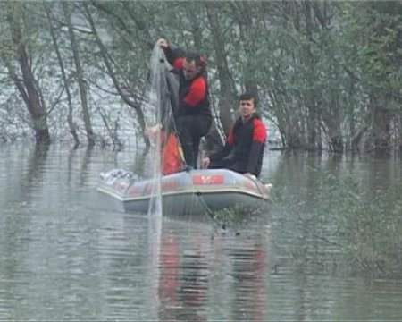 Dört Kişinin İçinde Bulunduğu Kayık Battı: 1 Kişi Boğuldu, Üç Kişi Yüzerek Kurtuldu