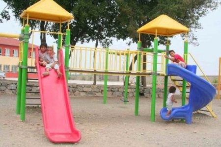 Dörtyol Kaymakamlığı 4 Köye Oyun Parkı Yaptırdı
