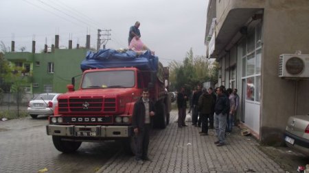Dörtyol'dan Suriye halkına un ve battaniye yardımı yapıldı