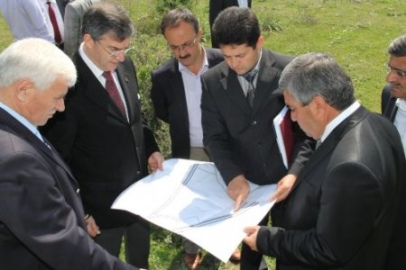 Döşemealtı’na yapılacak hipodrom yerinde incelendi