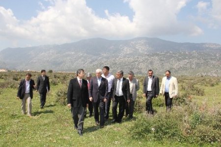 Döşemealtı’na yapılacak hipodrom yerinde incelendi