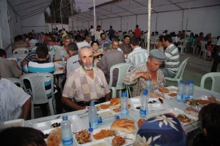 Döşemealtı'nda Buluşma Noktası İftar Çadırı