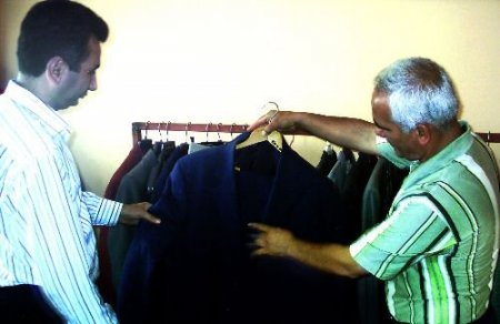 Dost Eller Derneği, Kadirli'de Yardımlarını Sürdürüyor