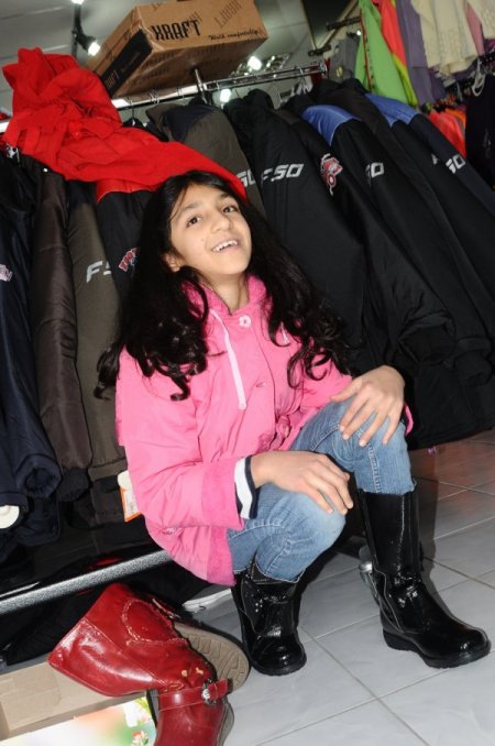 Dosteli Derneği, deri parasıyla 300 yetimi sevindirdi