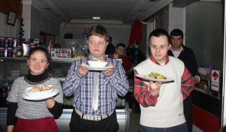 Down sendromlu çocuklar, bu kafede çok mutlu