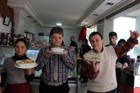 Down sendromlu çocuklar, bu kafede çok mutlu
