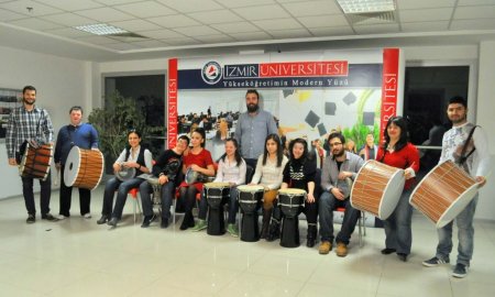 Down sendromlu gençler ritm tutmasını öğrendi