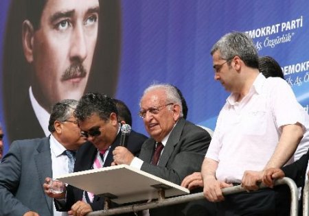 Dp Genel Başkanı Cindoruk: Anayasa Paketi Değil, Sigara Paketi