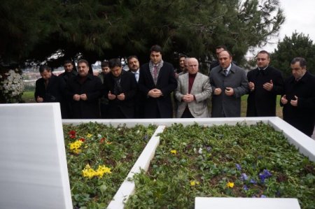 DP’liler Aydın Menderes’i mezarı başında andı (Özel)