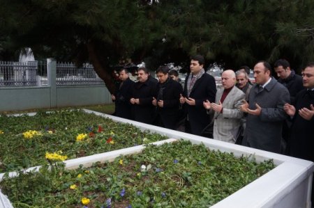 DP’liler Aydın Menderes’i mezarı başında andı (Özel)
