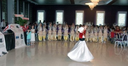DPÜ'lü öğrencilerin mezuniyet sevinci