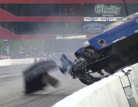 Drag Yarışında Kameraman Ve Sürücü Ölümden Döndü