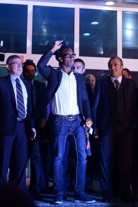 Drogba'yı taraftar ve basın ordusu karşıladı