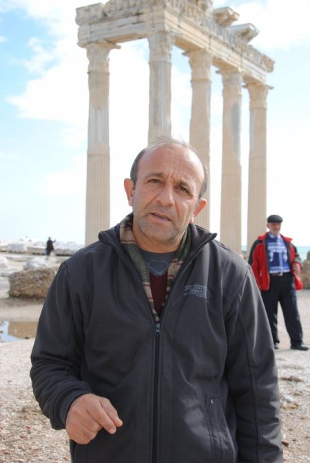 DSP'li Çakmak: Apollon Tapınağı'ndaki küflü demirler turizme zarar veriyor