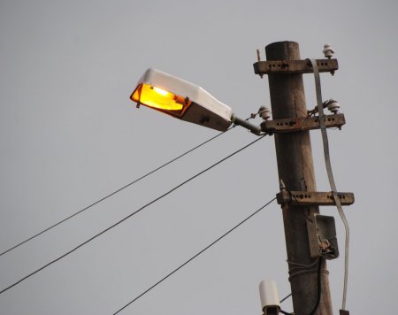 DSP'li Çakmak: Gün ortasında yanan sokak lambaları tamir edilsin