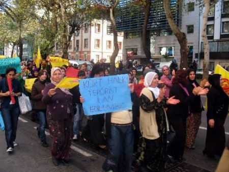 Dtp Kürt Halkının Talepleri İçin Yürüyüş Düzenledi