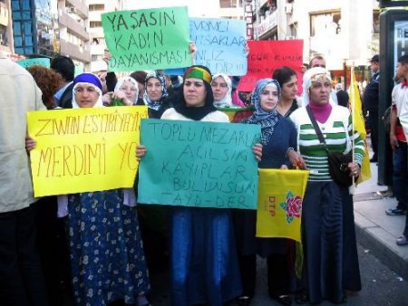 Dtp Kürt Halkının Talepleri İçin Yürüyüş Düzenledi