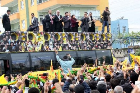 Dtp Millevekili Kurtulan, Adres Olarak İmralı Cezaevi'ndeki Teröristbaşını Gösterdi