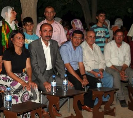 Dtp'li Kurbanoğlu: Bu Topraklara Barış Gelmesi İçin Allah'a Dua Ediyoruz