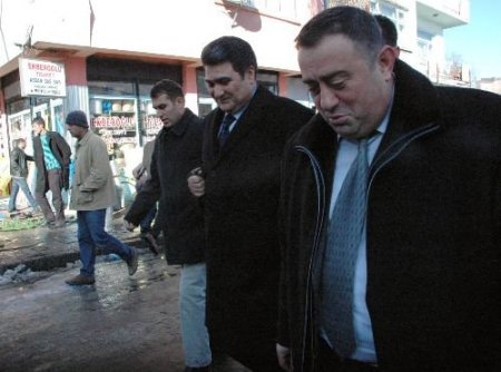 Dtp'liler Partinin Kapatılmasını Protesto Etti