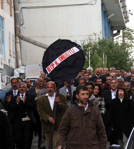 Dtp'lilerden Mhp Ve Chp'ye Tepki