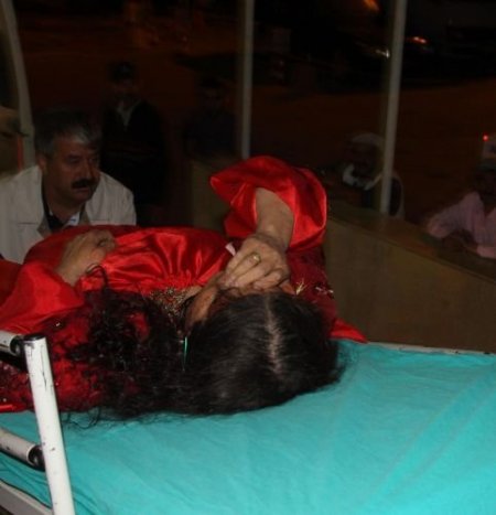 Dtp'lileri Taşıyan Otobüs Devrildi: 2 Ölü, 25 Yaralı