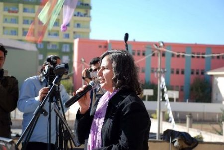Dtp'nin Kızıltepe'de Kadınlar İçin Düzenlediği Mitingi Sönük Geçti